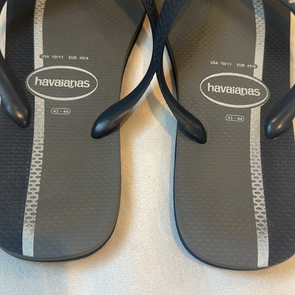 Havaianas navy flip flops 10/11 - Picture 2 of 3
